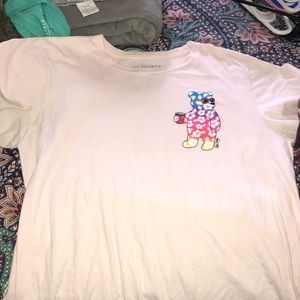 pink t shirt